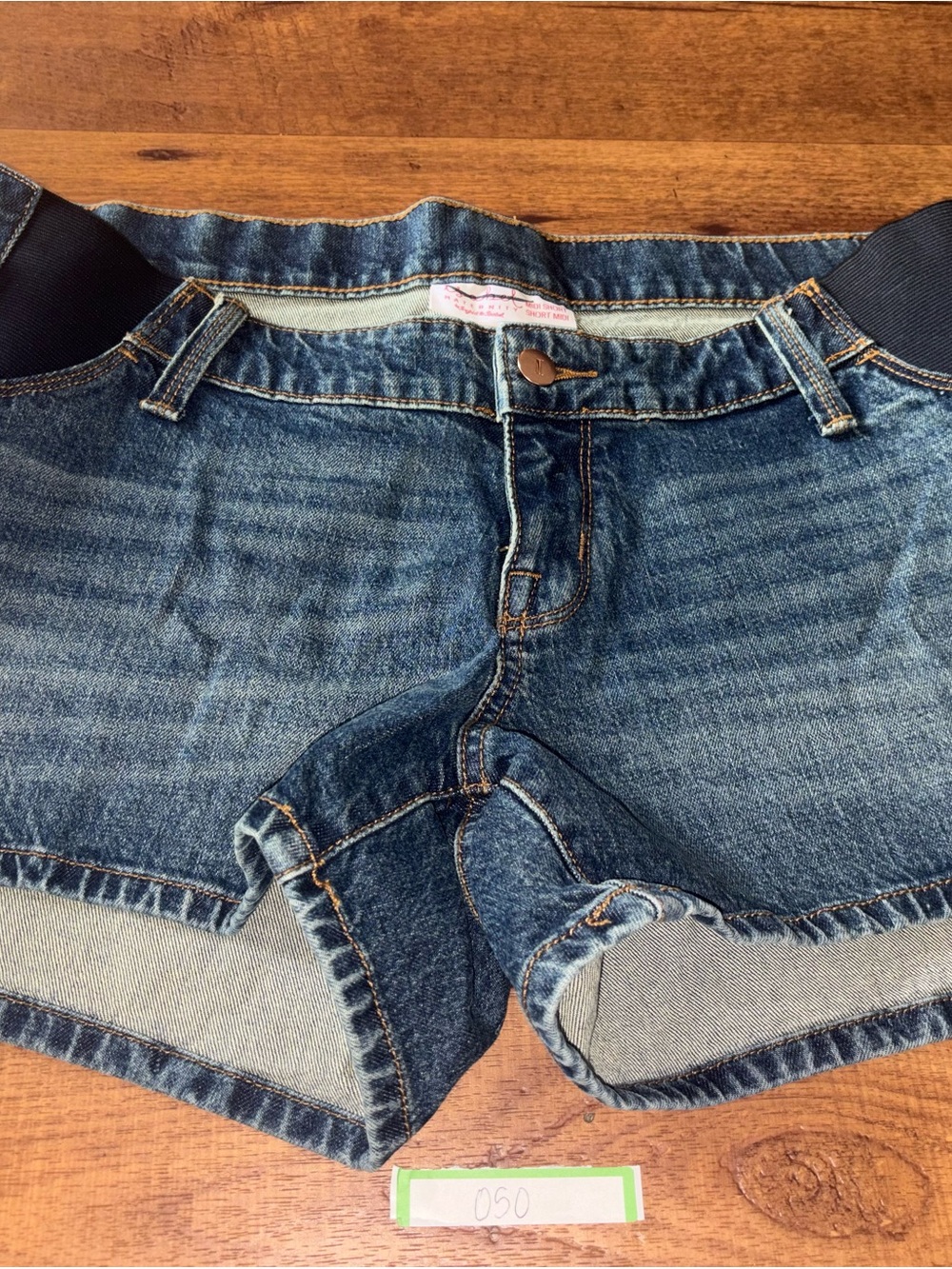 NWT Isabel Maternity Side Panel Denim Midi Shorts Medium Wash - Size 8
